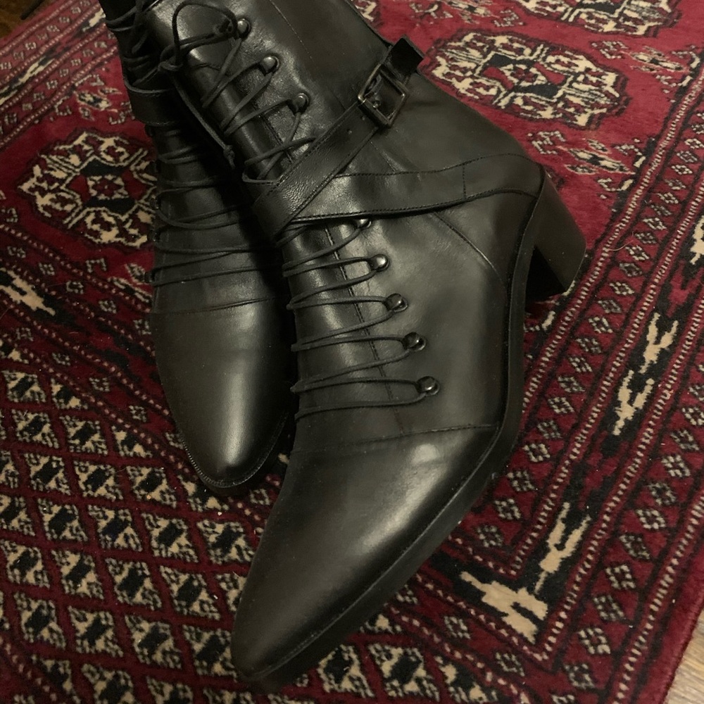 NEW Modern Vice Boots